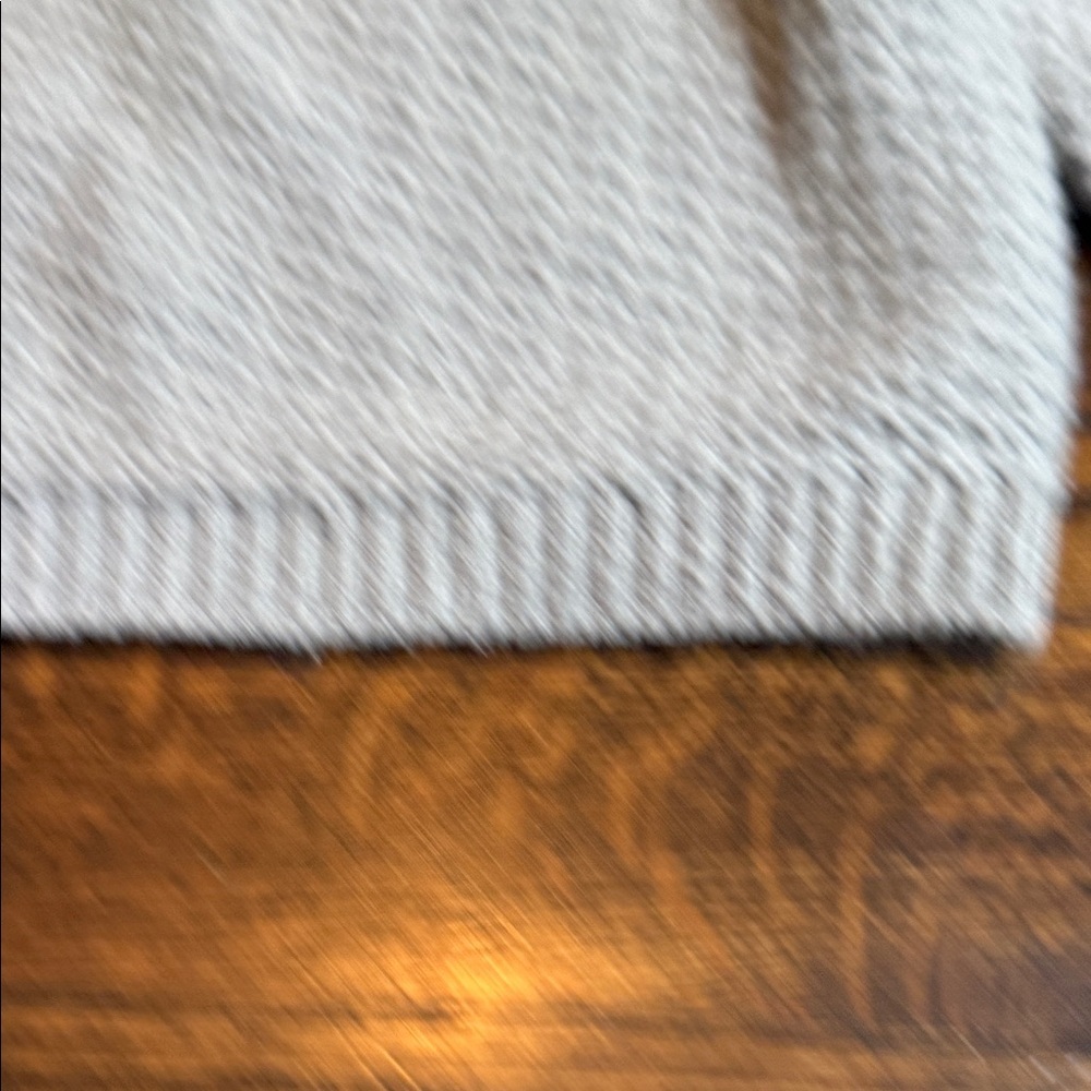 Women's Gray cropped Sweater size large - Picture 6 of 10